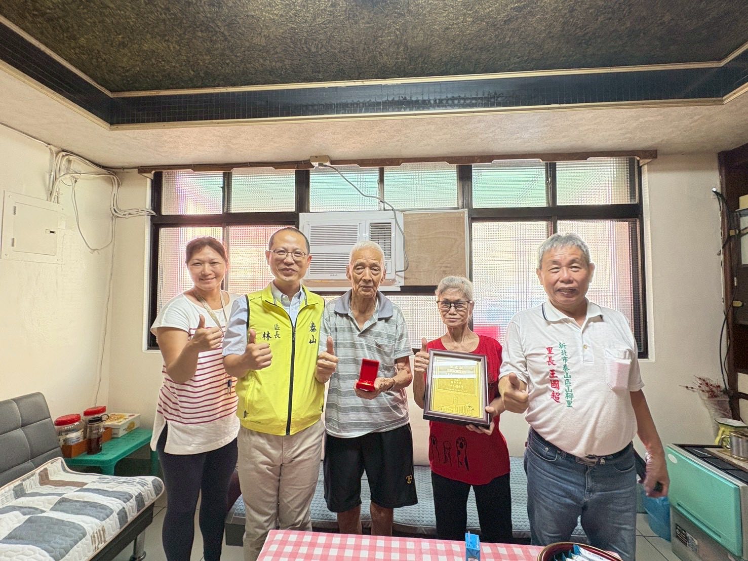 區長與里長合影